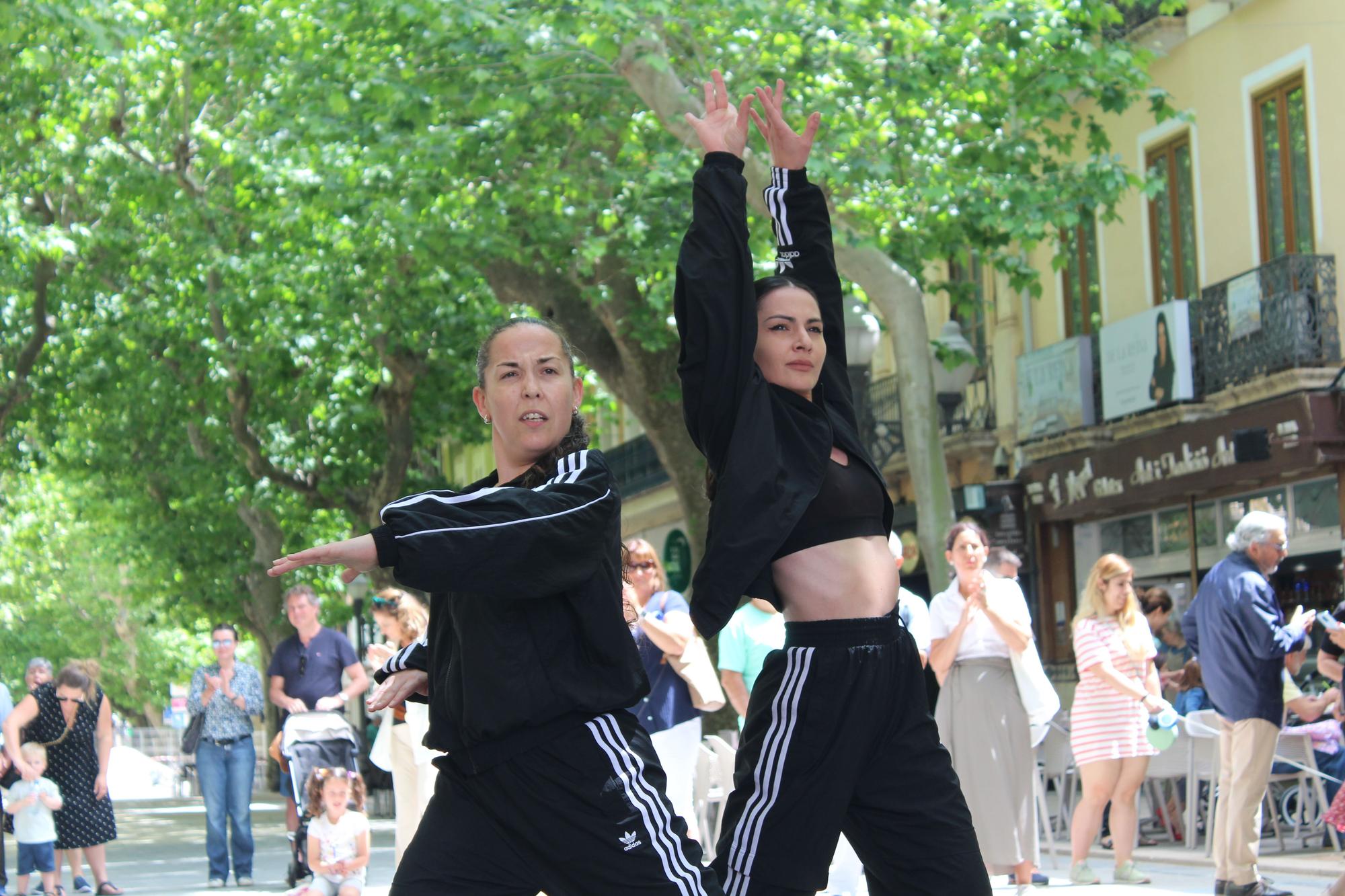 Calles en danza (y baile) en Dénia