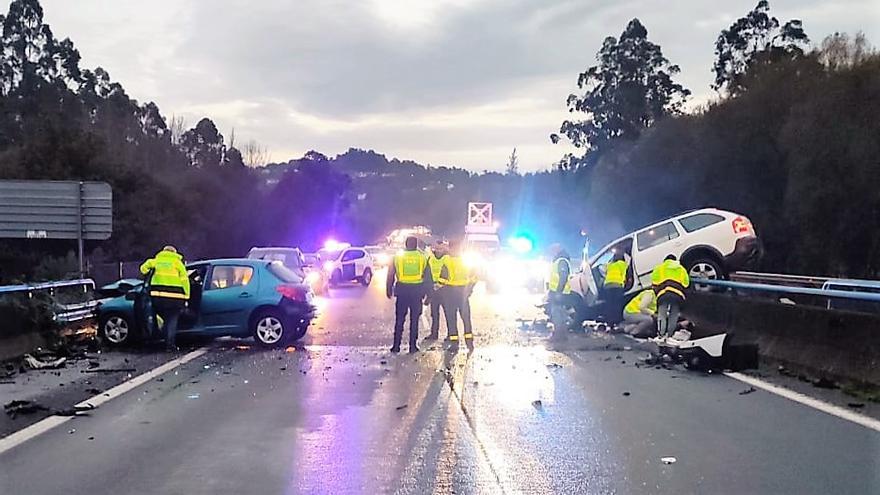 Imagen del grave accidente de tráfico en la AP-9