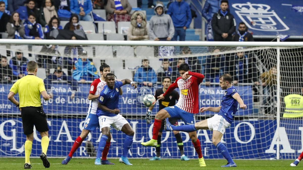 Un momento del último derbi entre Oviedo y Sporting.