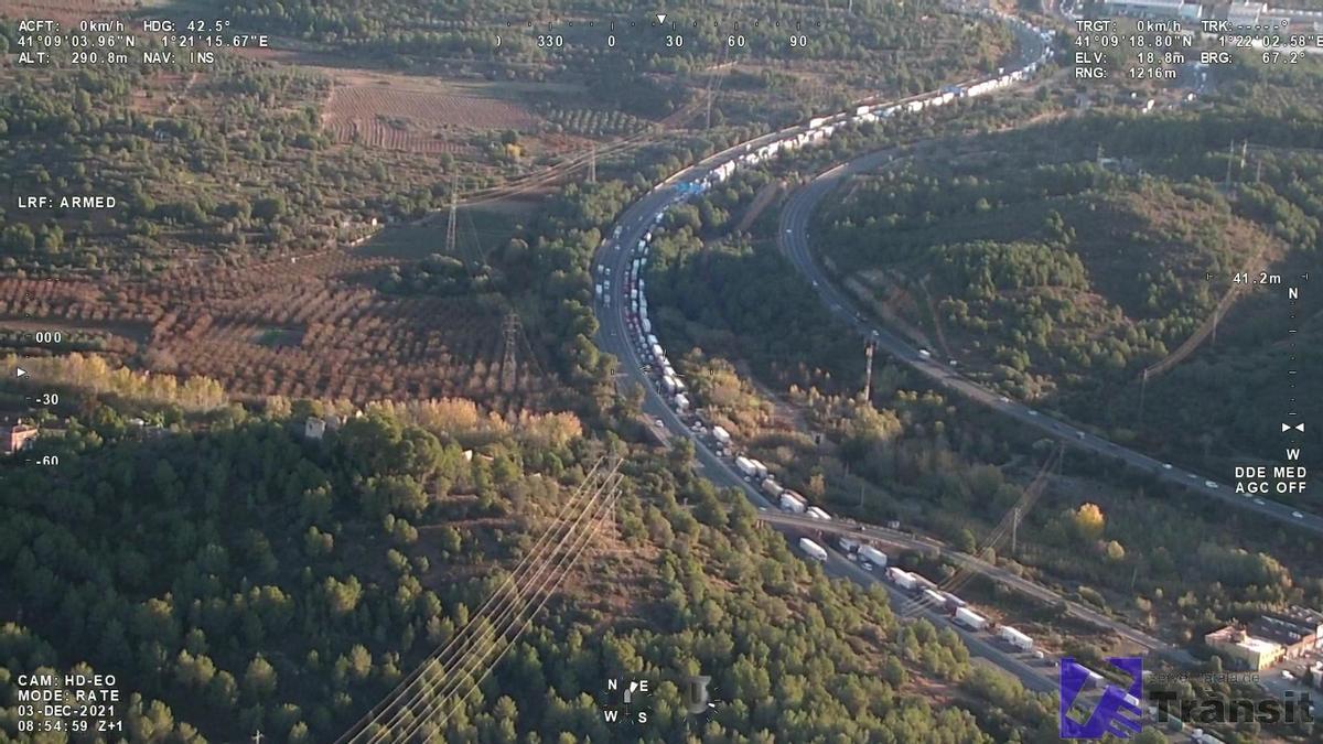 Colas en la AP-7 a la altura de Roda de Berà