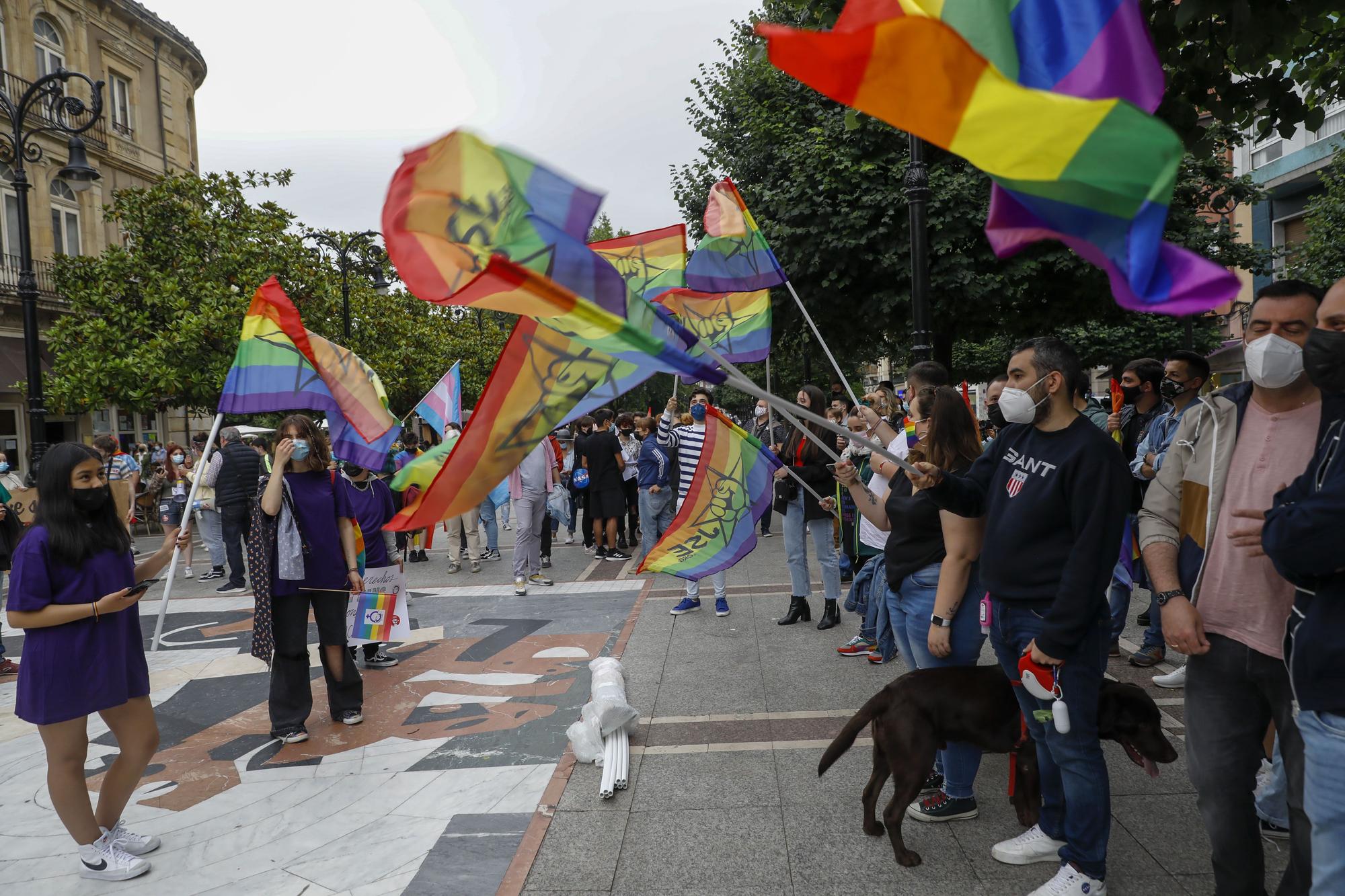 Concentración del Orgullo LGTB en Gijón