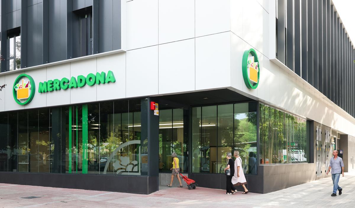 Exterior del Mercadona del Llac Center de Sabadell, inaugurado en 2025.