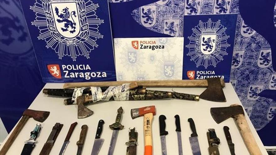 Nuevo decomiso policial de armas prohibidas en el Rastro