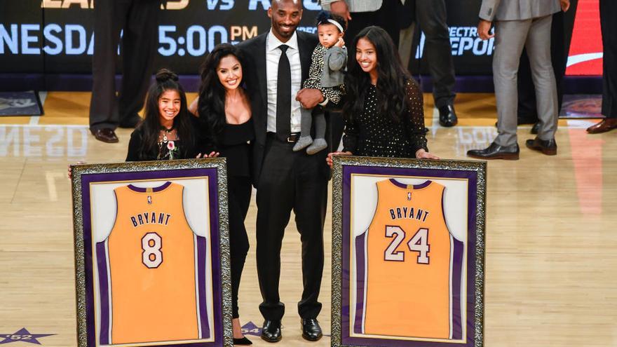 Kobe Bryant, con su familia en el homenaje en el Staples Center