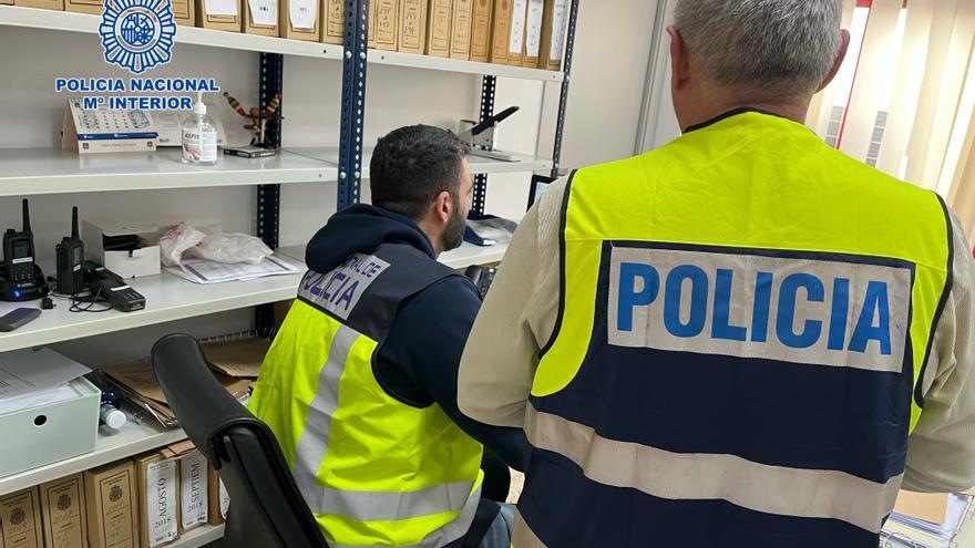 Dos detenidos por una falsa compraventa de una casa en Fuengirola mediante un ataque informático