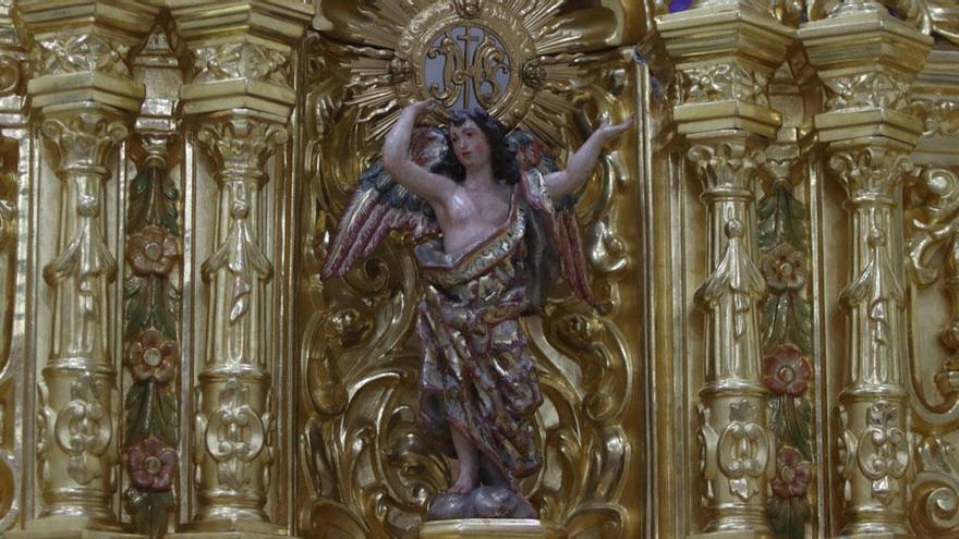 Un detalle del Ángel Custodio y de la capilla diseñada por Castellanos, que siempre trató de buscar referencias locales para sus diseños.