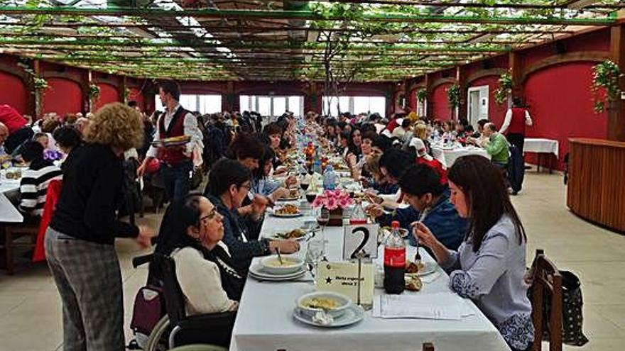 Asistentes a la fiesta de homenaje a San Benito Menni.