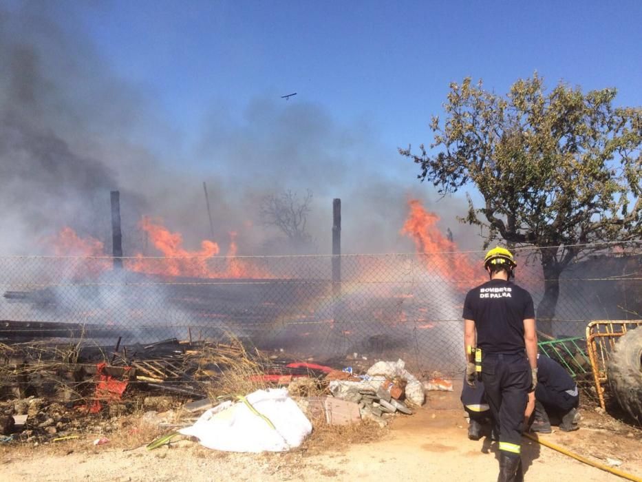 Un incendio provoca una gran columna de humo en Palma