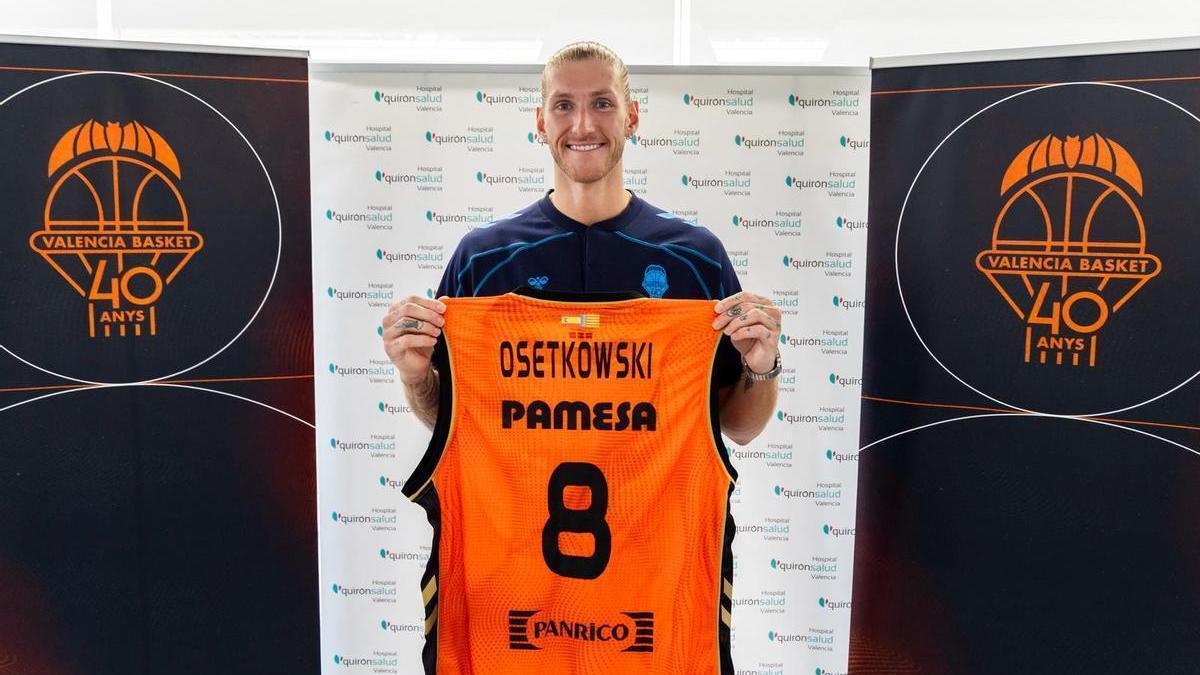 Presentación de Dylan Osetkowski con el Valencia Basket