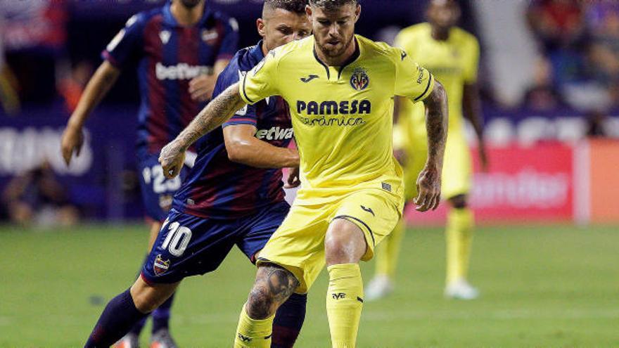El futbolista jugando el viernes en el Ciutat de València.