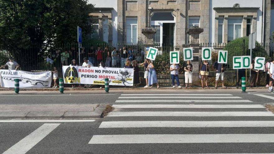 El IEs Escolas Proval de Nigrán protesta de nuevo por el gas radón