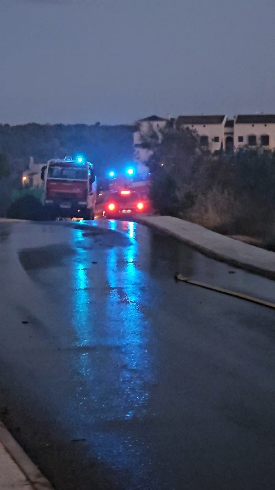 Las llamas del incendio en Orihuela Costa