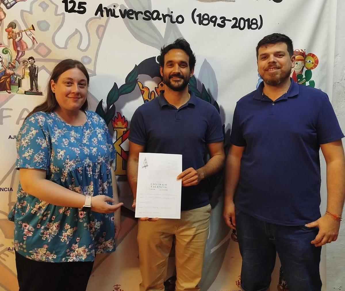 Firma del contrato de la comisión con Art, Fusta i Foc