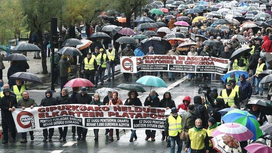 Miles de pensionistas vascos piden al Gobierno el alza de las prestaciones