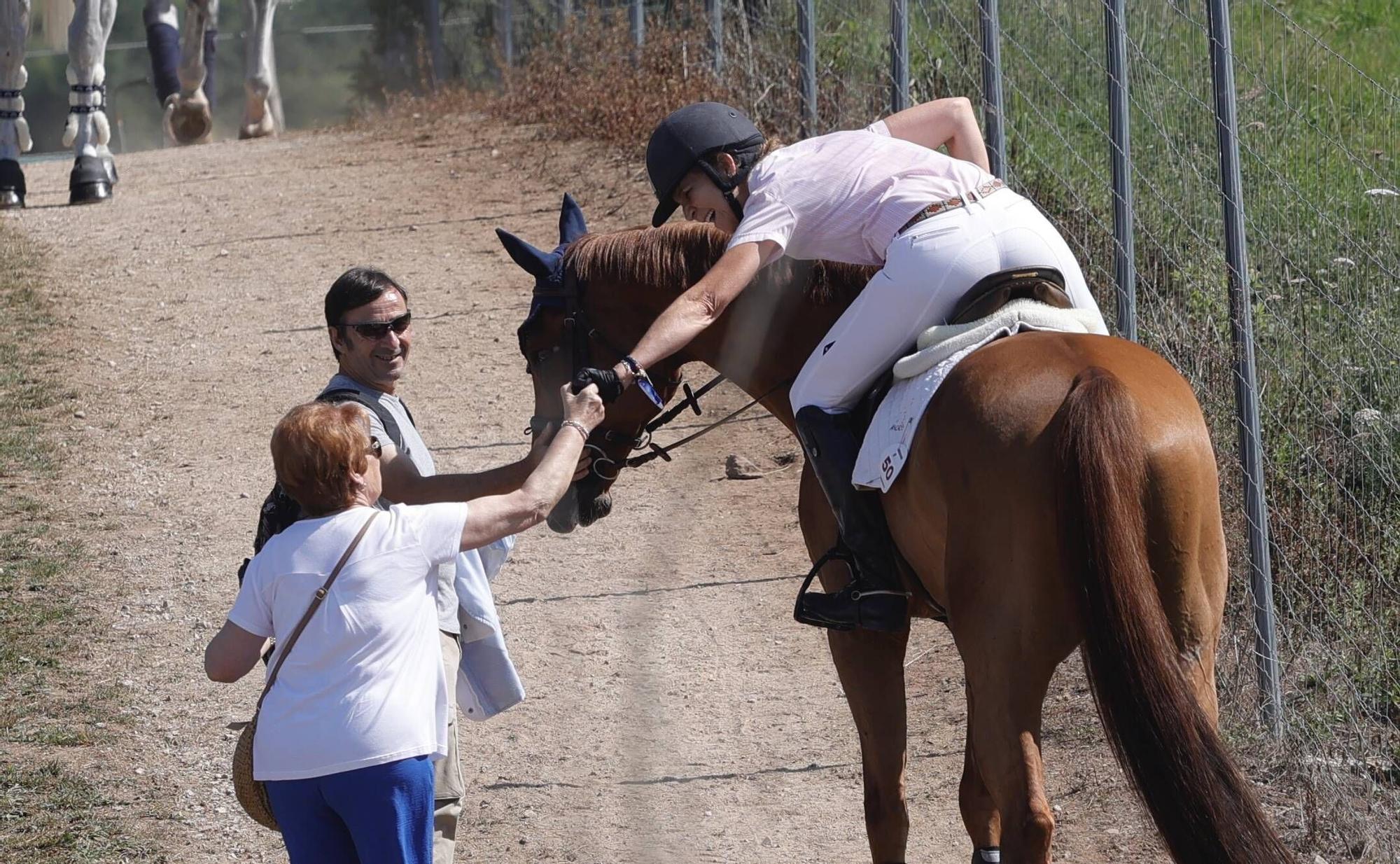 IMÁGENES: Gran jornada hípica en Sariego, con la infanta Elena, Cayetano Martínez de Irujo y otros jinetes de renombre