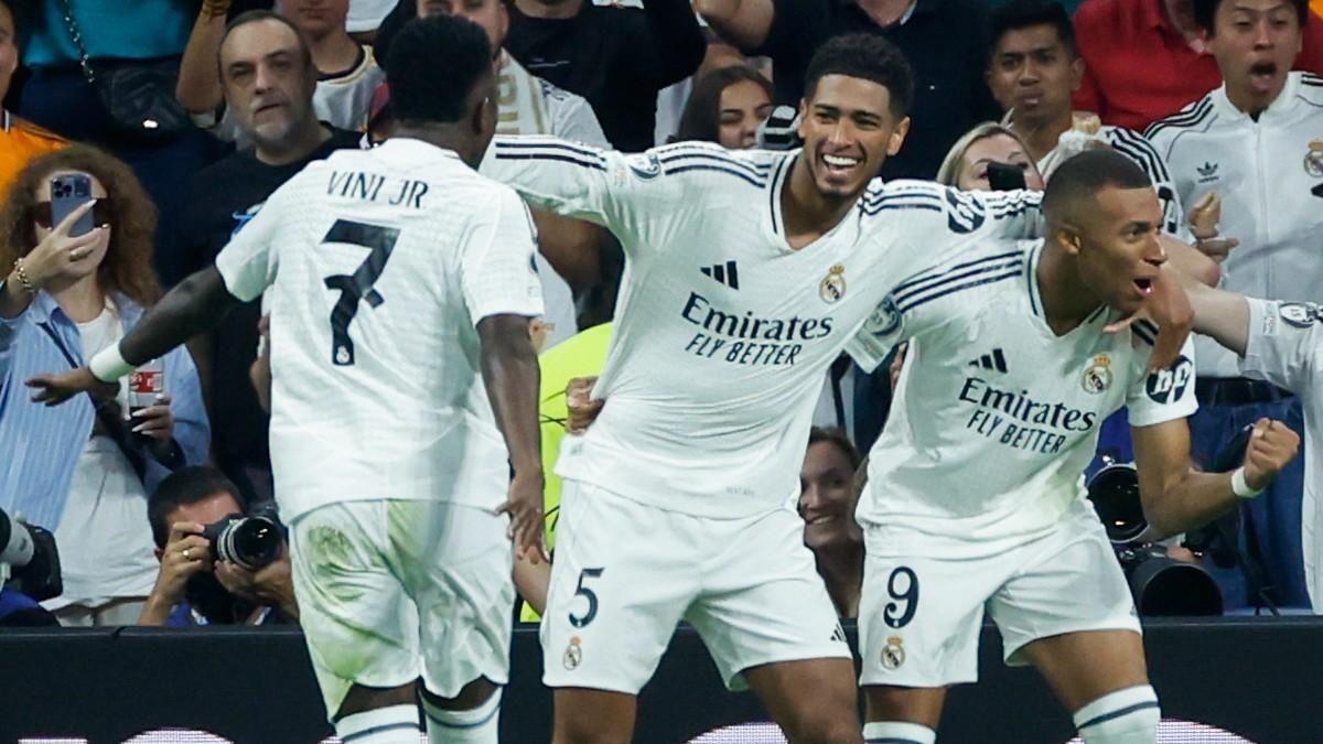 Mbappé celebra su gol ante el Sututtgart con Bellingham y Vinicius