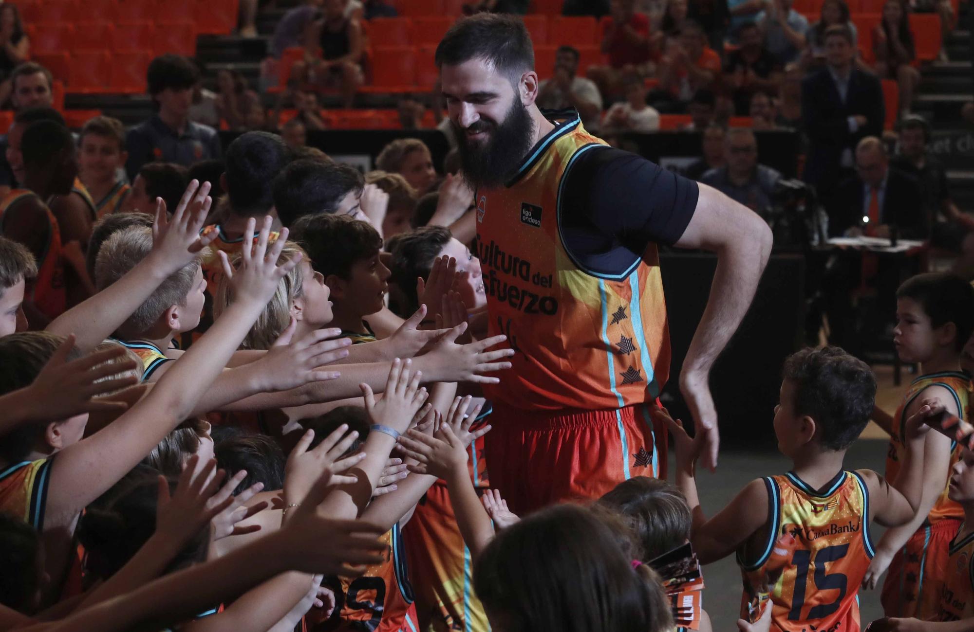 Presentación del Valencia Basket en La Fonteta