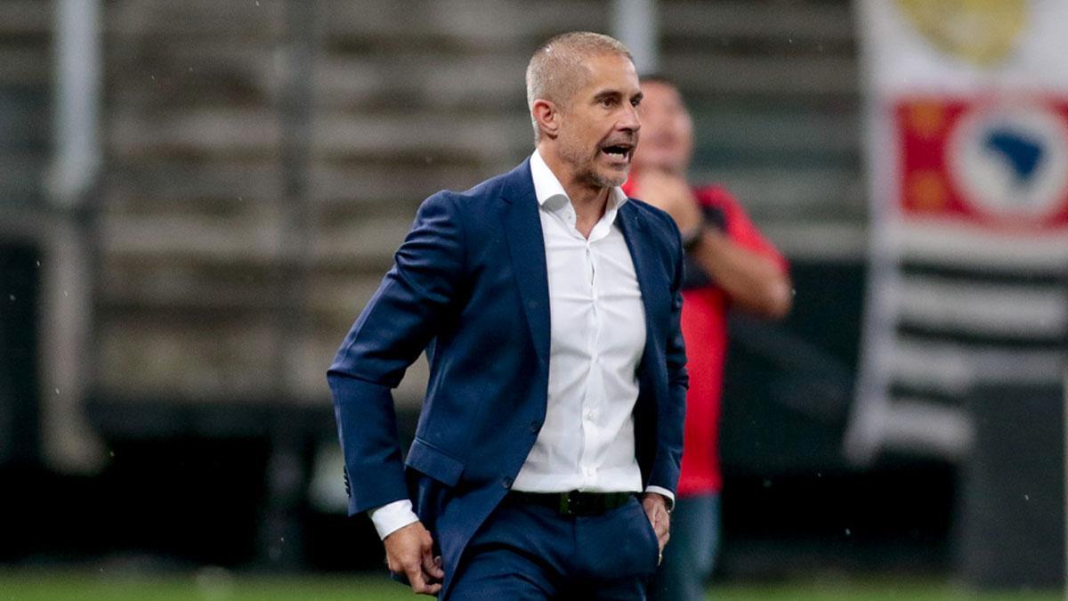 Sylvinho no pudo evitar la derrota en su primer partido con el Timao