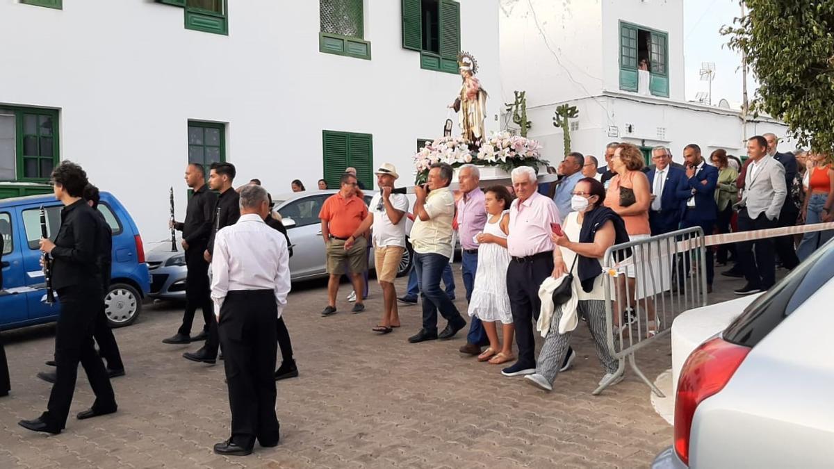 Procesión de la Virgen del Carmen en Playa Blanca, este sábado.