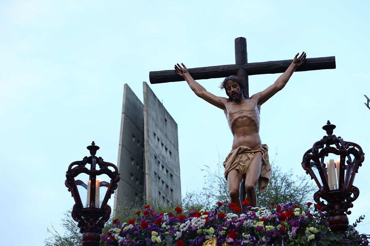 La salida del Cristo de las Lágrimas, en imágenes