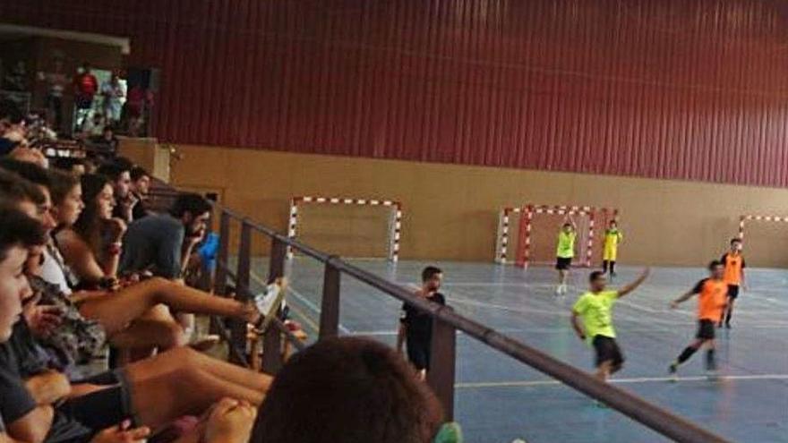 El pavelló Rafa Martínez durant un partit de futbol sala