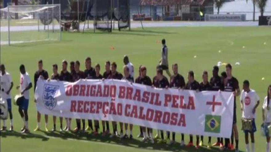 La selección inglesa llega a Brasil