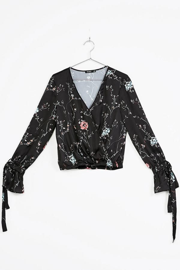 Rebajas 'mid season' en Bershka: blusa estampada
