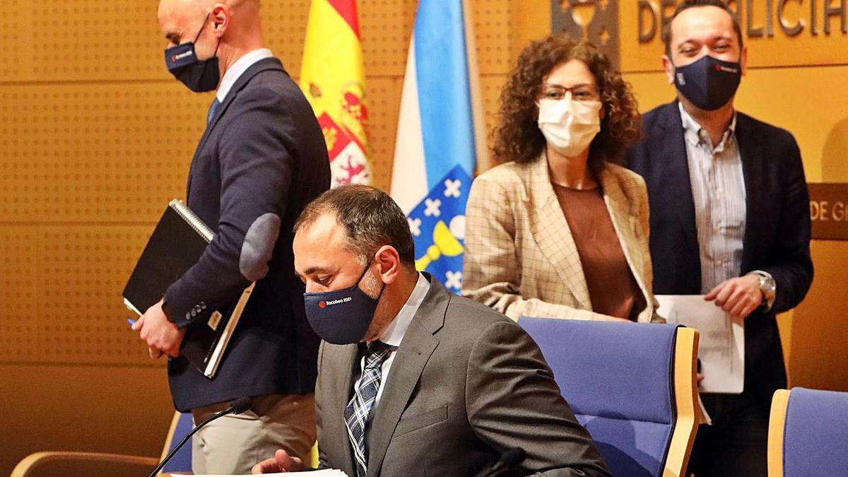 El conselleiro de Sanidad, Julio García Comesaña, tras la reunión del comité clínico. 