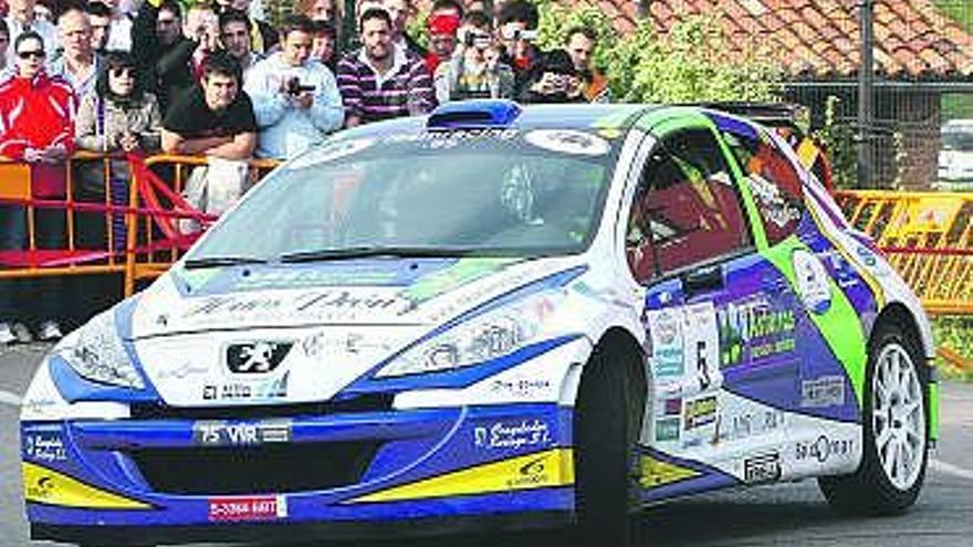 Jonathan Pérez, a los mandos de su 207 S2000.