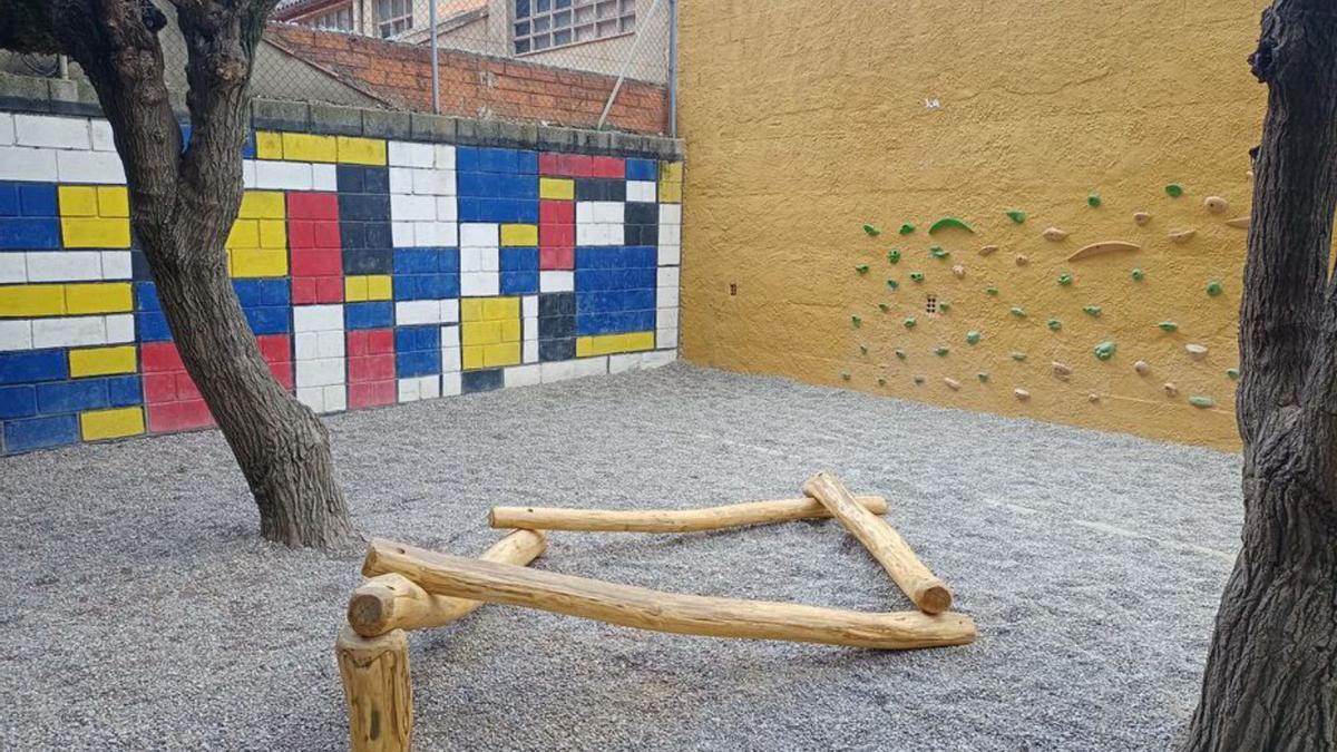 Conjunt d’equilibri al pati de l’escola de Monistrol