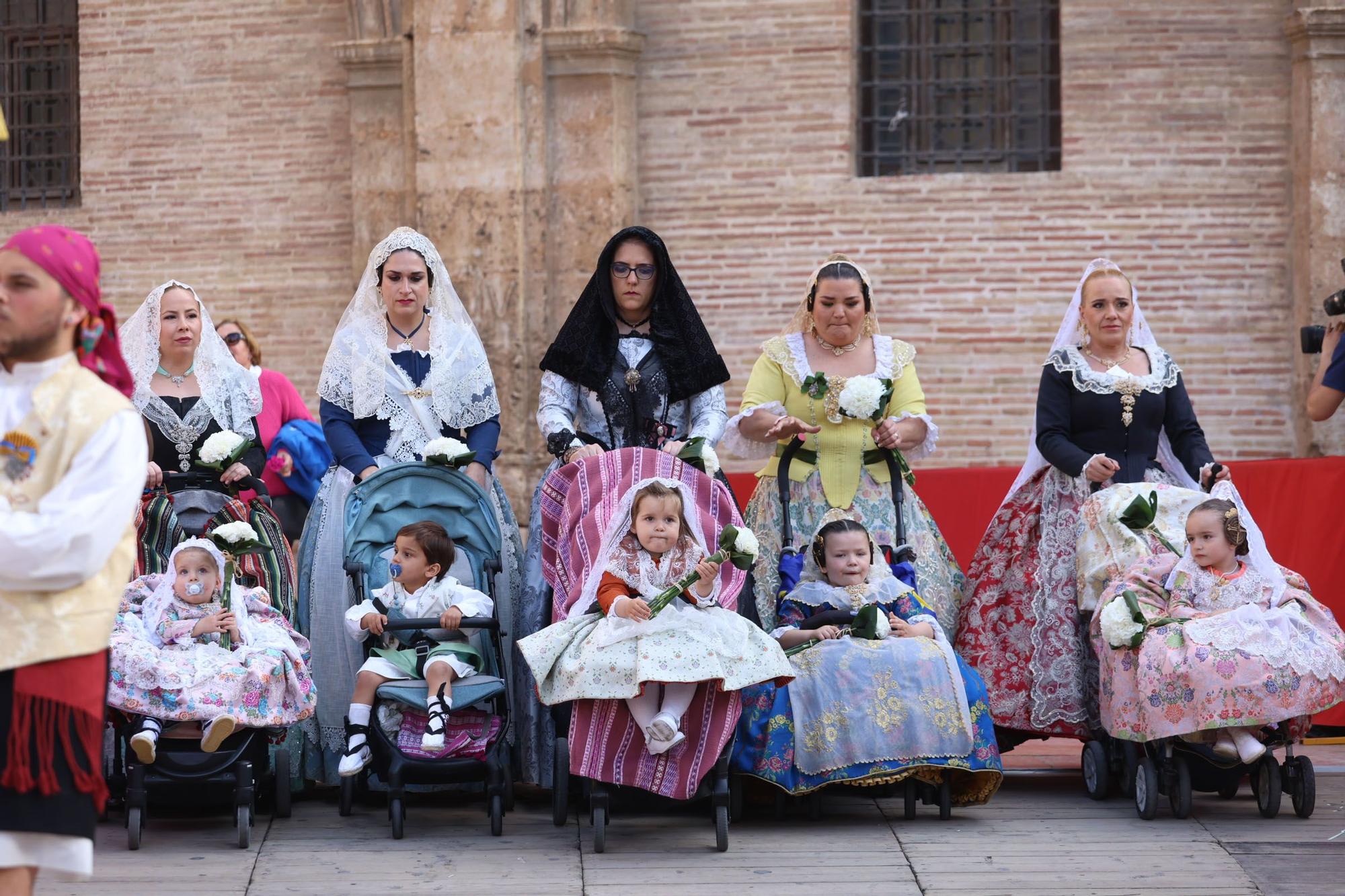 Búscate en el primer de la Ofrenda en la calle de la Paz hasta las 17 horas