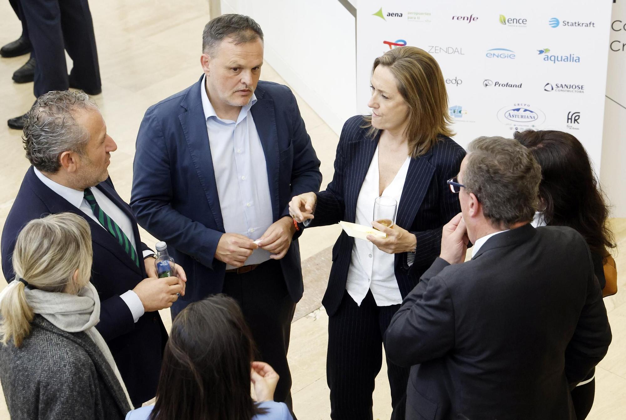 El poder político y empresarial se cita en Santiago