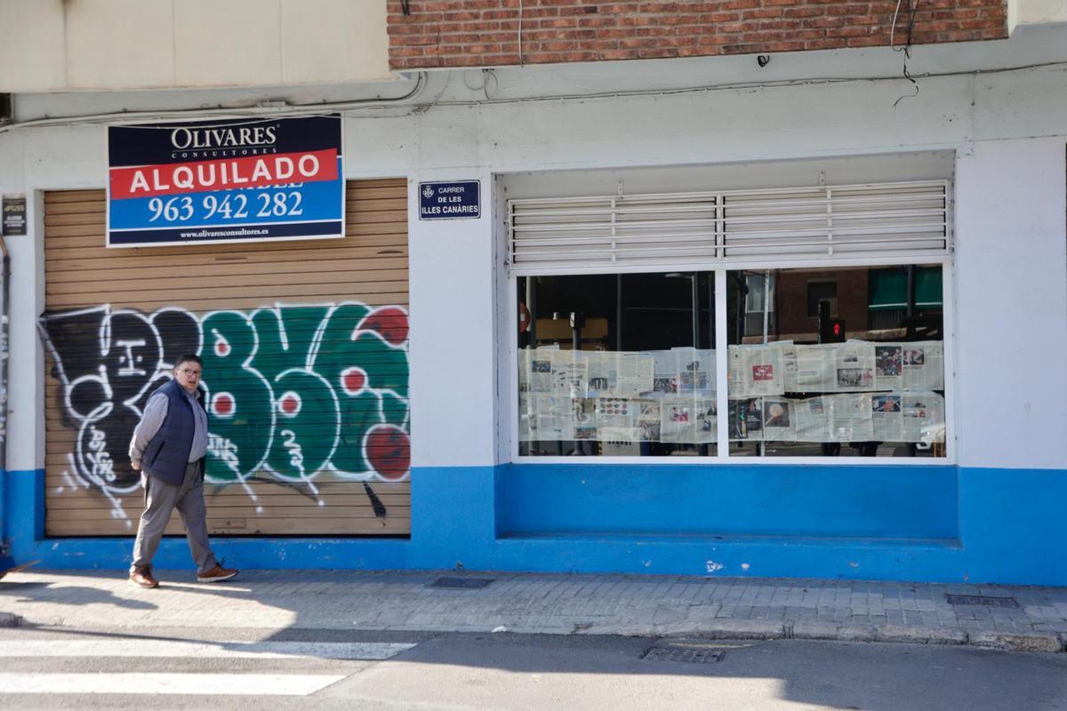 Un cartel anuncia que otro negocio ocupará el lugar del Bolos