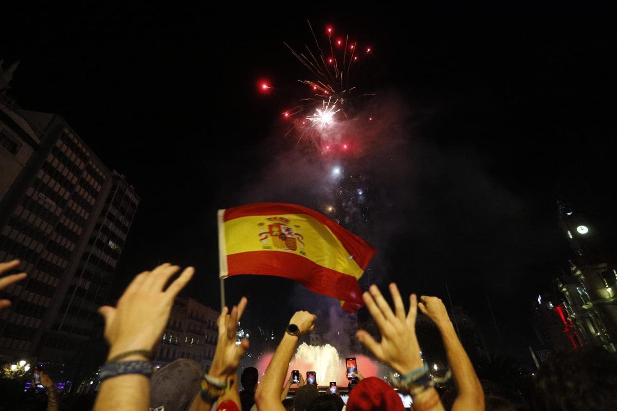 Euforia en València por el triunfo de la Roja Euforia en València por el triunfo de la Roja