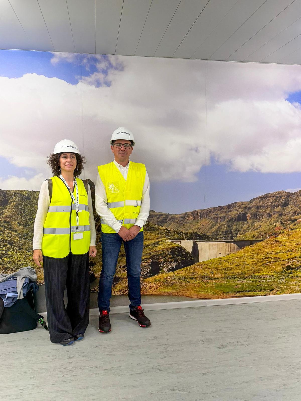 Sara Tena, técnica de Innovación y ODS y Raúl Jareño, diputado delegado del Área de Sostenibilidad Ambiental, Energía y Territorio Verde, durantes las jornadas.