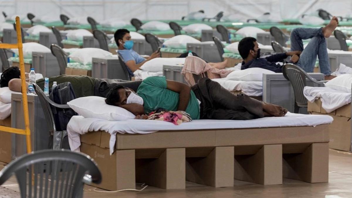 Camas de cartón habilitadas para enfermos en Nueva Delhi.