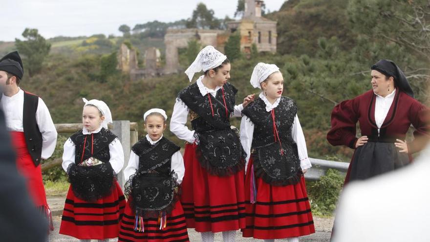 Homenaje en Llumeres por las jornadas &quot;El mar y la mina&quot;.