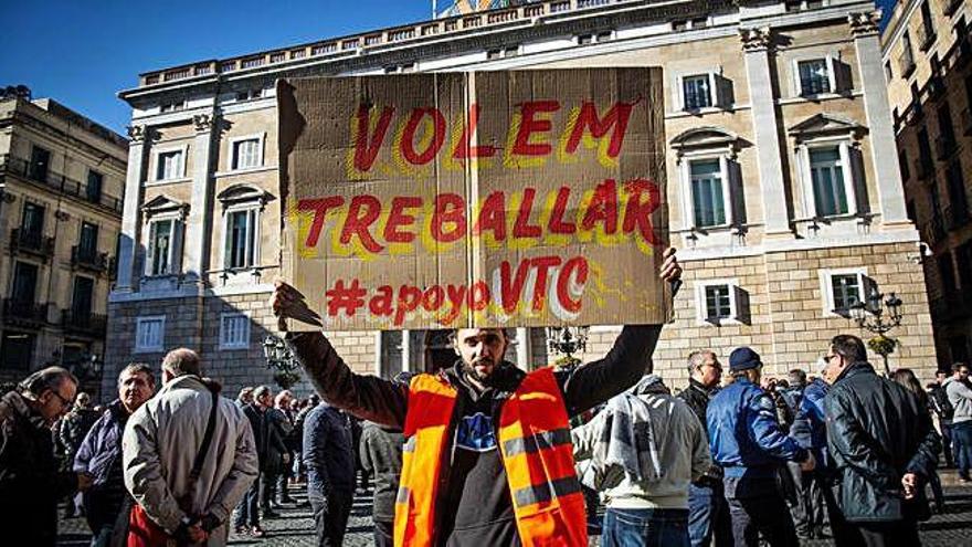 Els conductors de VTC de Barcelona es manifesten per rebutjar el decret