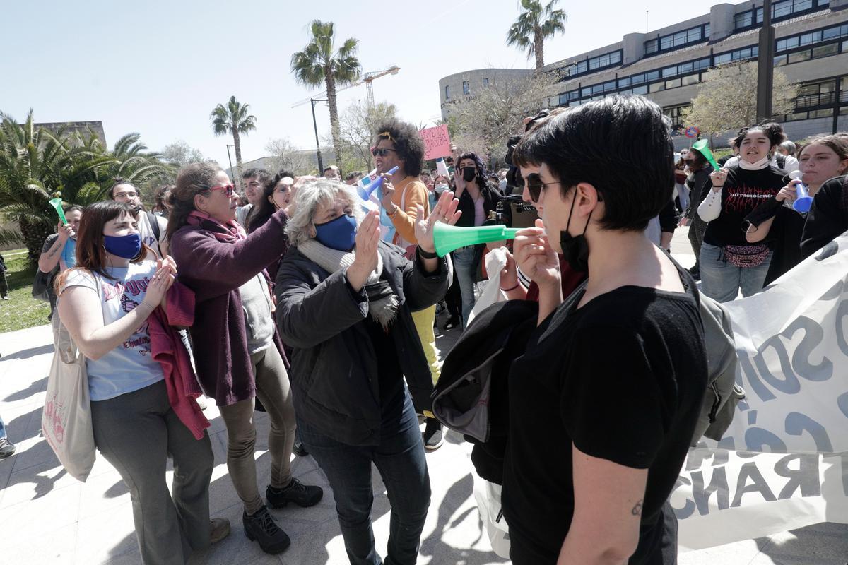 La UIB suspende por las protestas una conferencia sobre transexualidad La UIB suspende por las protestas una conferencia sobre transexualidad