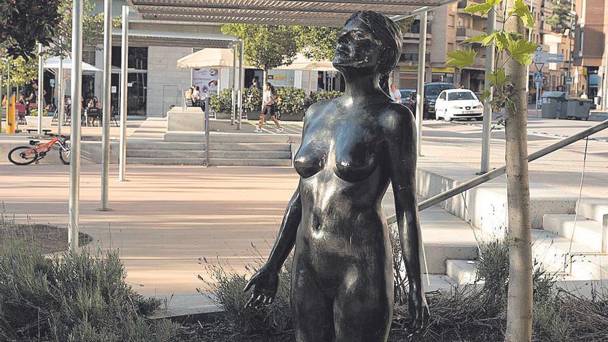 El pes de l’àmbit sanitari a Manresa queda reflectit en diverses escultures
