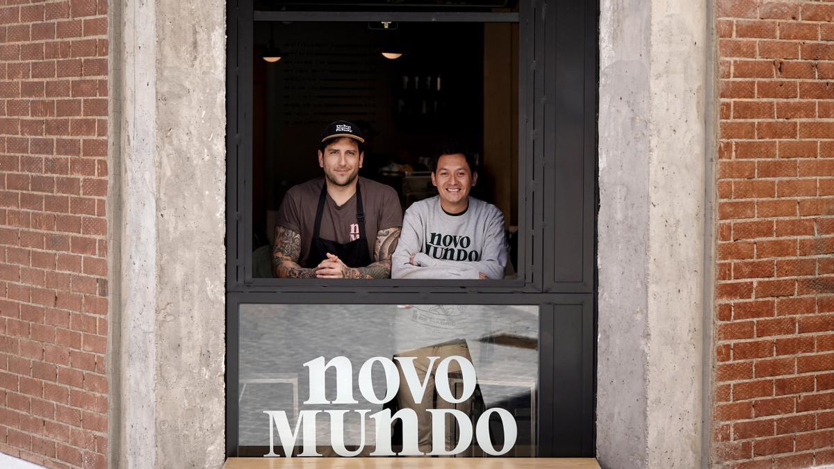 La cafetería Novo Mundo se sitúa en el barrio de La Latina de Madrid.