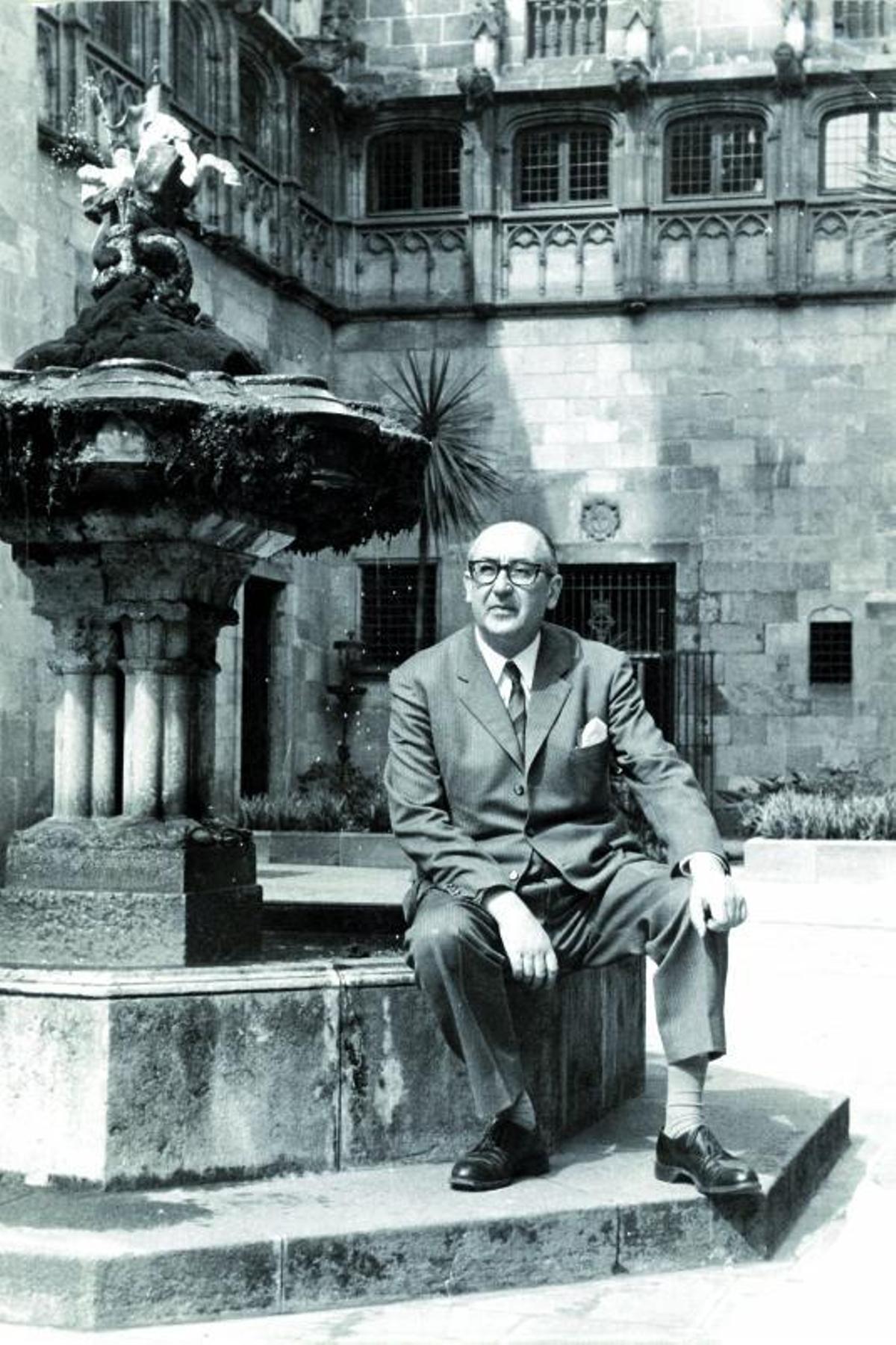 Imagen de Álvaro Cunqueiro  y portada del libro. // Faro