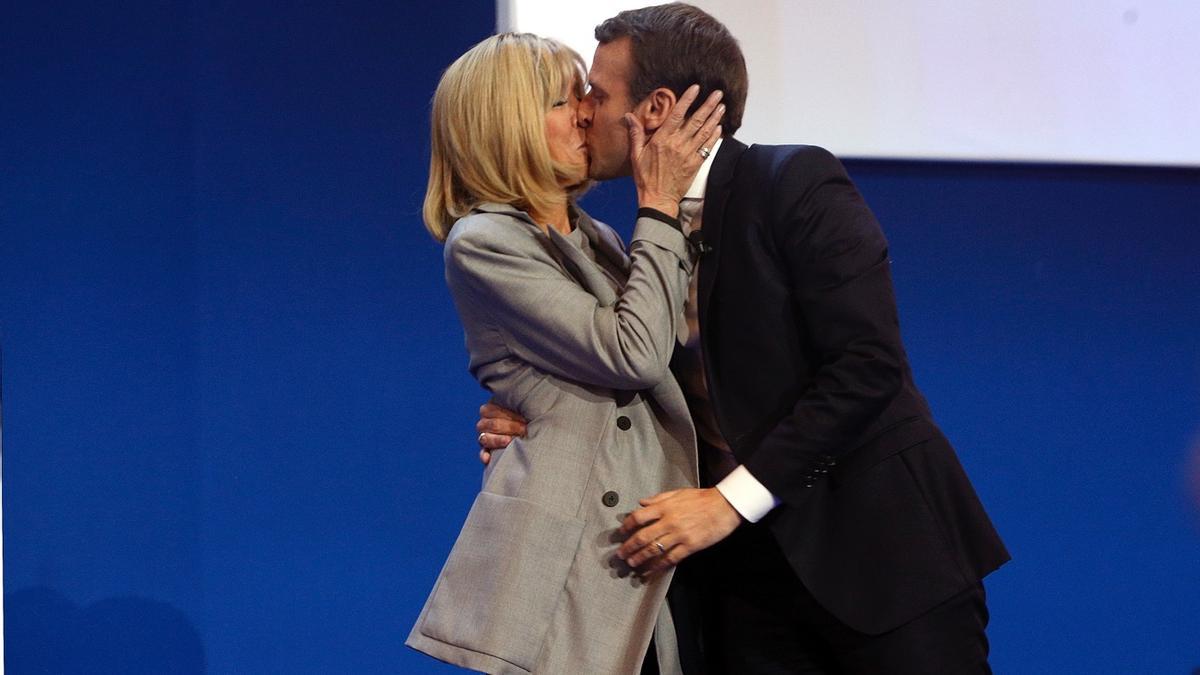 Emmanuel Macron y su mujer