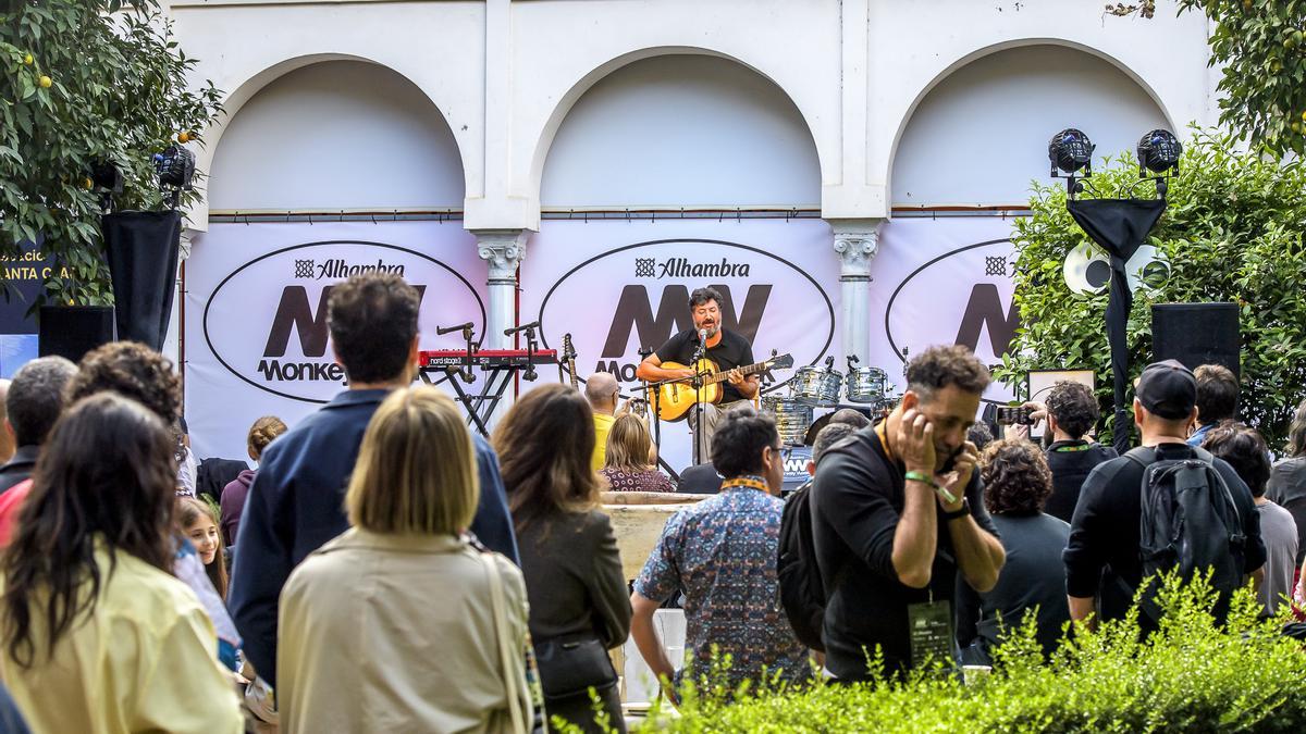 El músico majorero Fajardo en la Alhambra Fashion Week de Sevilla.