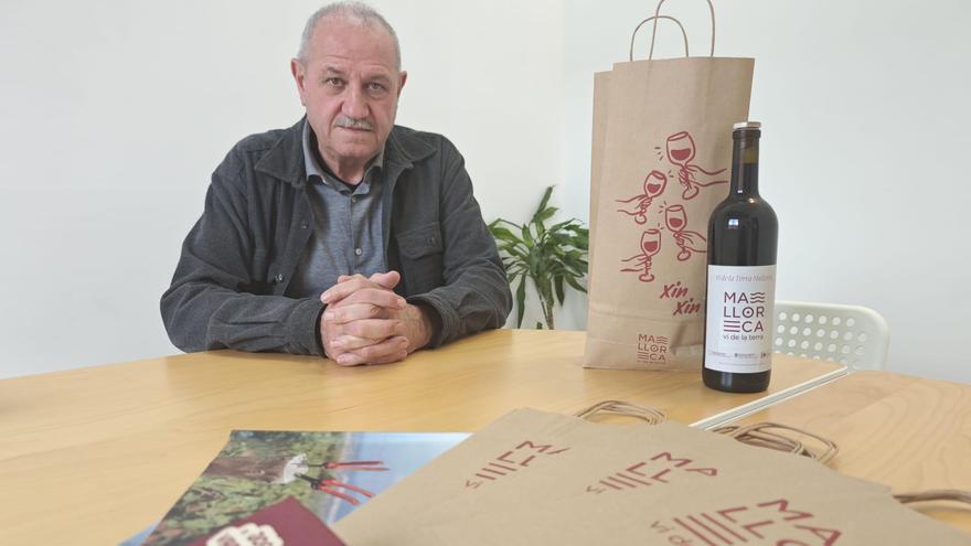 Mateu Morro Marcé (Santa Maria del Camí, 1956) posa para esta entrevista.