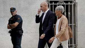 Rubiales llega a la Audiencia Nacional para declarar por su beso no consentido a Jenni Hermoso.