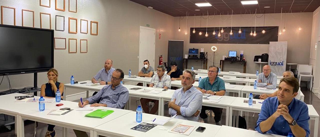 Reunión de Aemon con los empresarios y empresarias de Alfara.