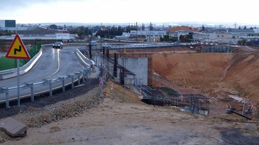 Obras de construcción de esta línea de ferrocarril a su paso por Antequera.