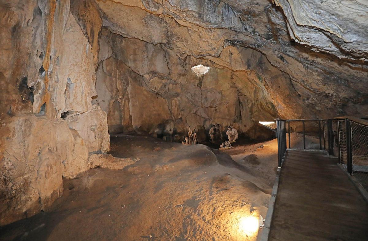 La Cova de l´Or es un yacimiento arqueológico de referencia internacional del Neolítico.
