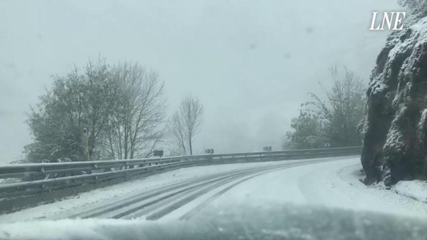 Así se conduce por Pajares en el regreso de las nevadas